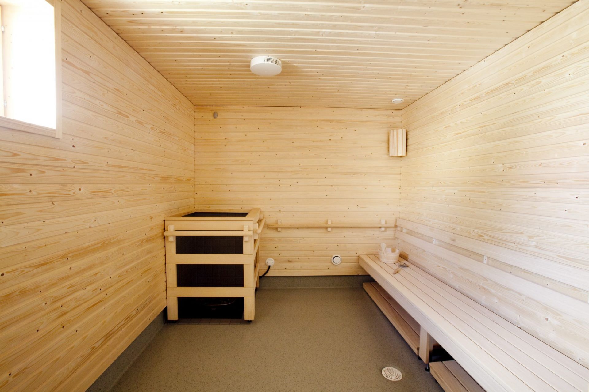 09En bastu med traebaenkar